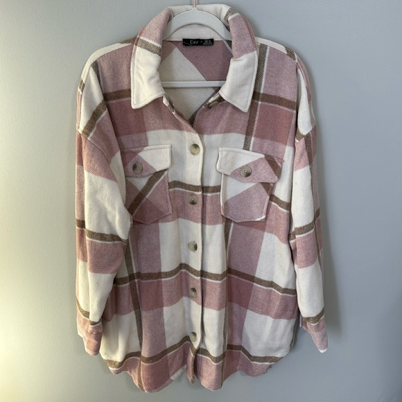 Tops - Women's Plaid Flannel Button Up Shirt / Size XL